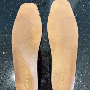 Vionic Relief Insoles - never worn size SMALL